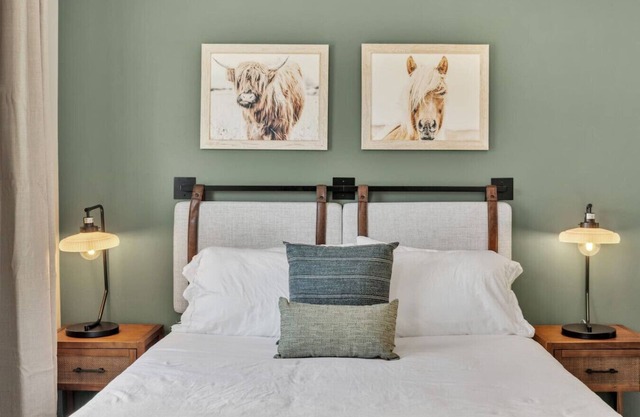 Modern Stay | 15 Min to Beach | Heart of Vista