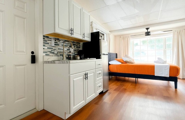 Modern Studio Escape 10min to Legoland