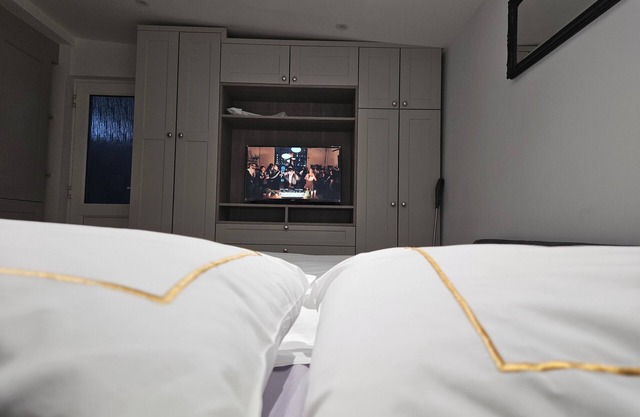 Modern Studio in Greenford with Free WiFi & Parking