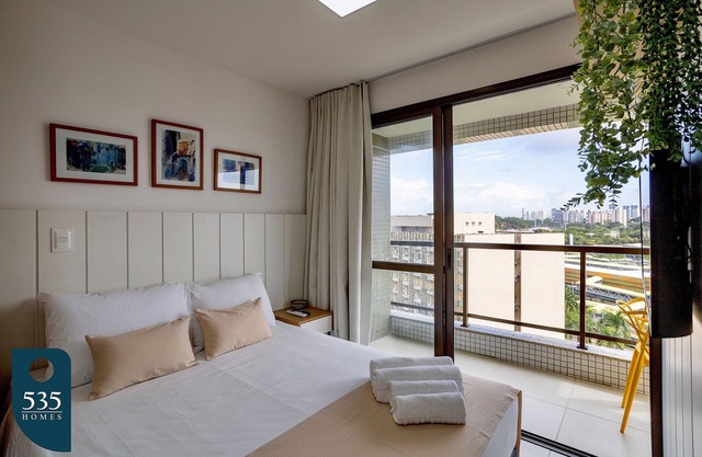 Modern Studio in upscale neighborhood near Mall