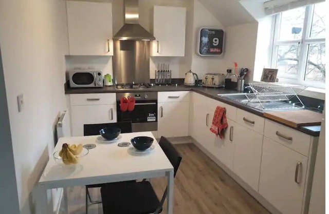 Modern & stylish apartment perfectly located.