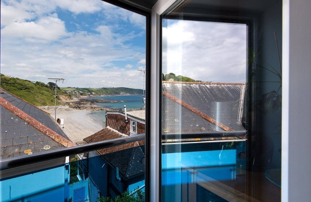 Modern, stylish apartment with sea views.