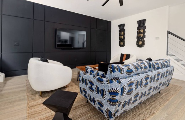 Modern Suburban Ulo Away From Ulo - 6 Bedroom/5 Bathroom Property