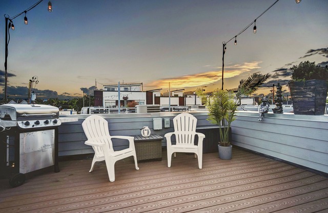 Modern Sunnyside Townhome - 3 Bedroom/3.5 Bath