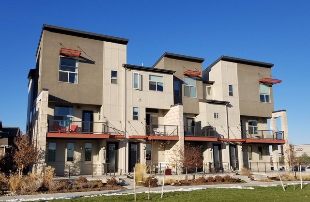 Modern Townhome Near Amenities, Highway, Airport, Downtown
