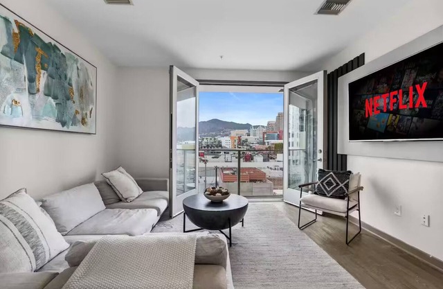 Modern - Universal Stdios/Americana 2BD2BTH APT