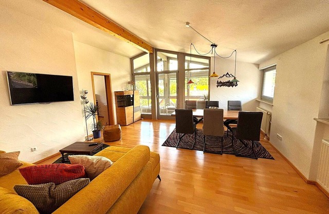 Modern vacation apartment with mountain views - central & comfortable