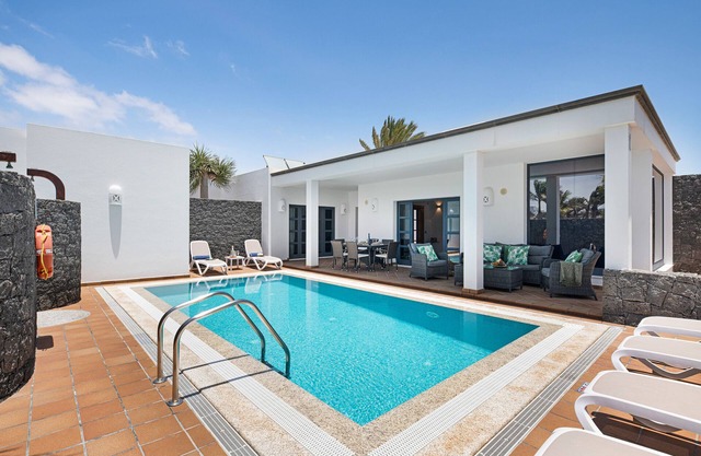 Modern Villa Close to Beach with Pool, Sauna, Whirlpool and Terrace
