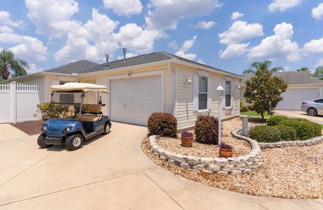 Modern Villa Retreat – 2 minutes from Lake Sumter Landing