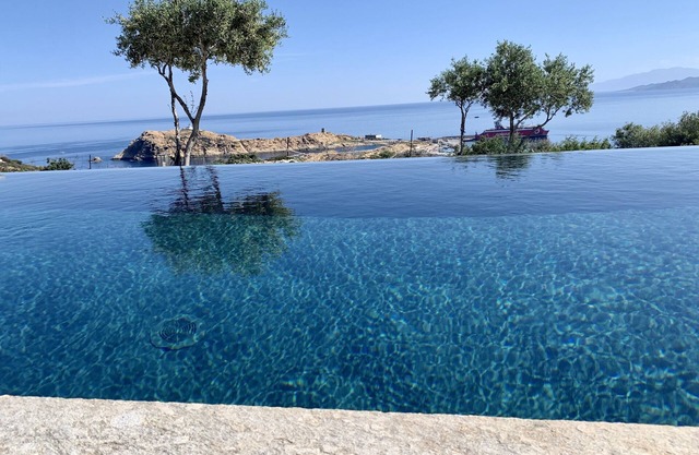 Modern villa with sea and mountain views 600m from the city center