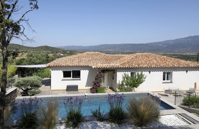 Modern villa with private pool between Bonifacio and Porto-vecchio