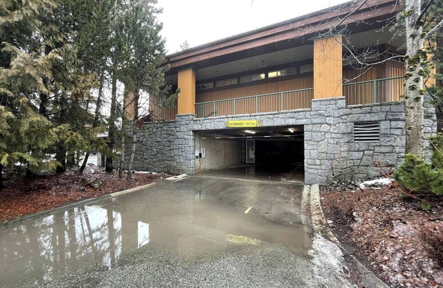 Modern Village Condo – Steps to Shops & Lifts