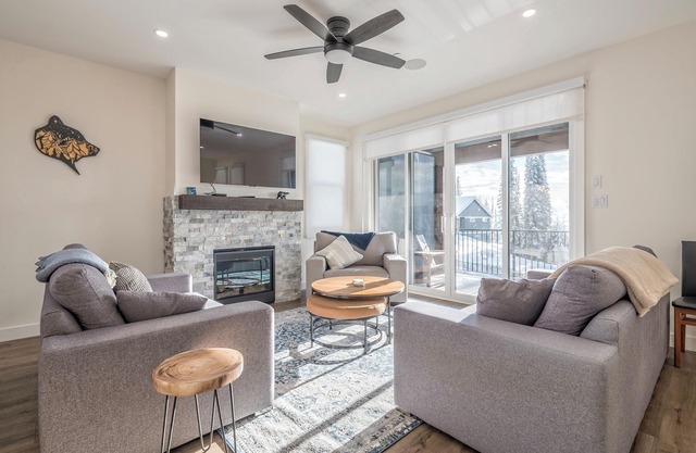 Modern Whole Duplex - Sleeps 24! Both sides, 2 hot tubs, garages, ski in/out!