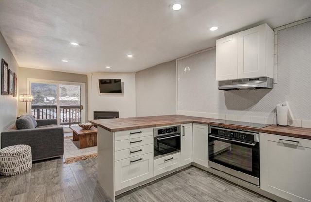 Modern with Hot Tub & Pool by Ski Country Resorts