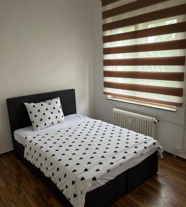 Moderne WG WohngemeinschaftZimmer Wohnung im Stadtzentrum mit idyllischem Garten hinter dem Haus der perfekte Rückzugsort für entspannte Stunden im Ferein