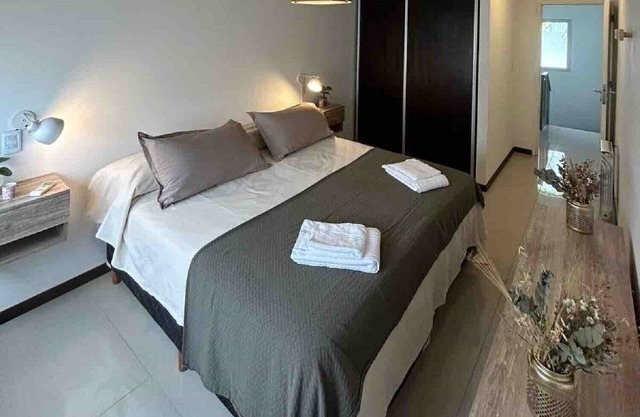 Moderno duplex en la 5ta Sección con cochera