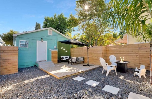ModernTropic 2bd/1ba Near Beach w/fence yard/deck