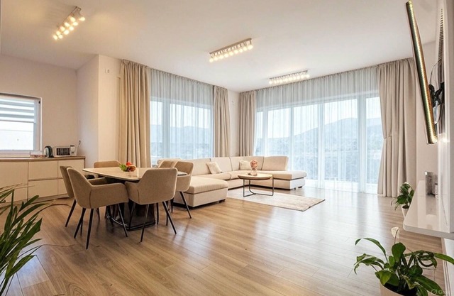 MoHost Penthous and MoHost View