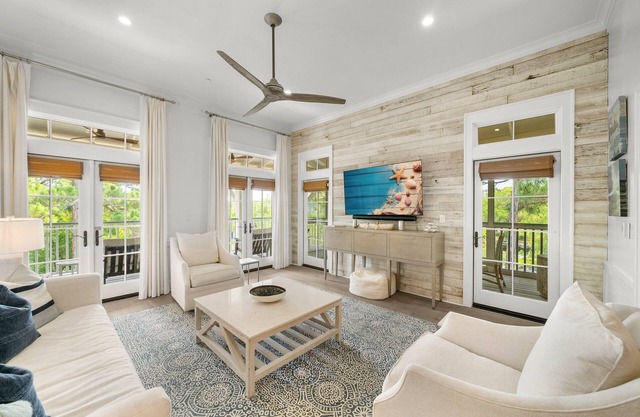 Molly's Beach Haven - Coastal retreat situated in the heart of Watercolor