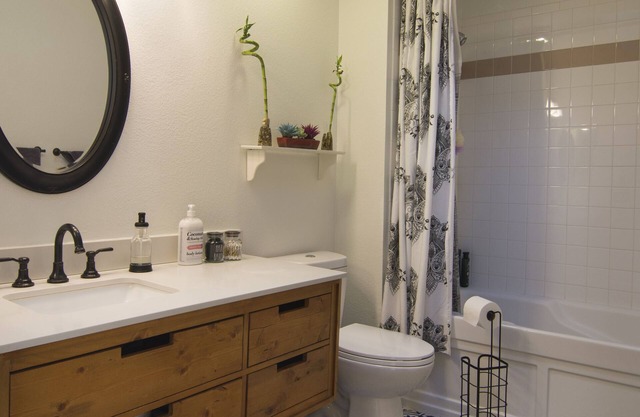 Monica’s Cheerful Retreat Townhouse
