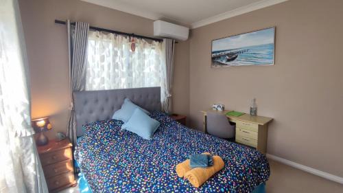 Monique's Queen Rm AirCon TV