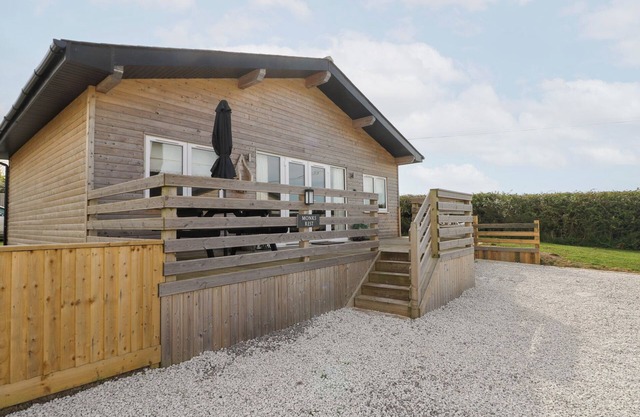 MONKS REST, pet friendly, country holiday cottage in Monknash