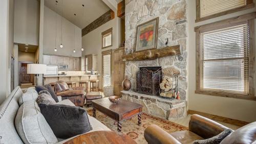 Mont Cervin 32 by AvantStay Ski In Ski Out Home in Silver Lake Village w Hot Tub