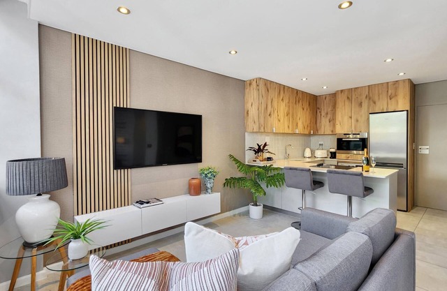 Montclaire Sea Point Studio with Lions Head Views