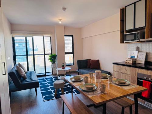 Monterrico Polo Aparts 19 - Dpto de Estreno con Balcon frente Embajada USA