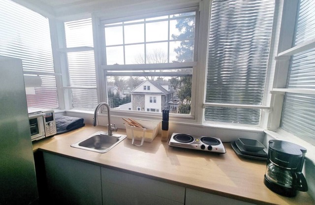 Monthly Discount ! Charming and well-appointed studio apartment featuring an open layout, cozy living space, modern kitchen, and a clean, private bathroom—perfect for comfortable, convenient living.