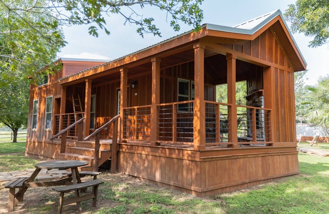Moon River Ranch - Camellia Cabin