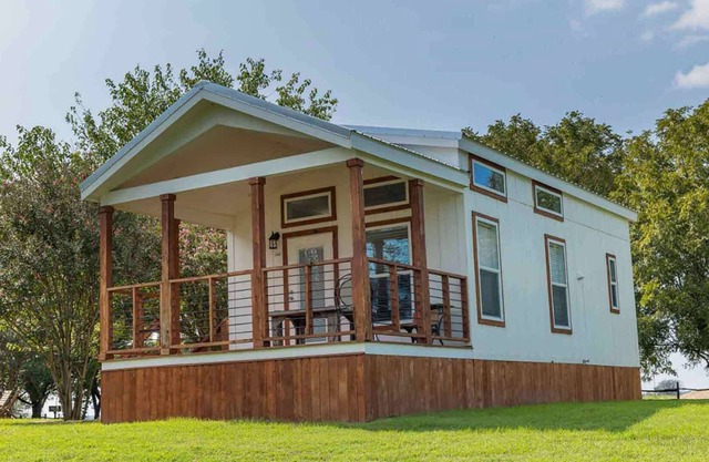 Moon River Ranch - Magnolia Cabin