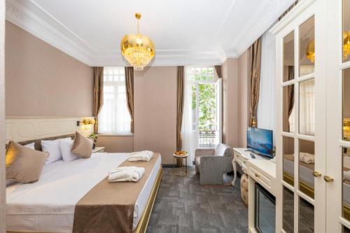 Moonlight Elegance Boutique Hotels