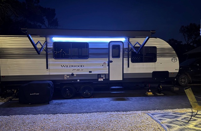 Moonlite Wolf RV: King, Bunks, Fire Pit & Outdoor!