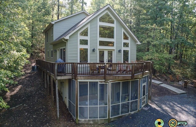 Moonshine Mountain | Hot tub & fire pit | Bryce Resort