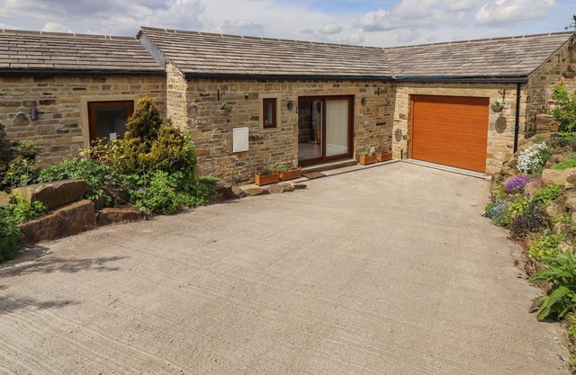 MOORBOTTOM STABLES, with a garden in Barkisland