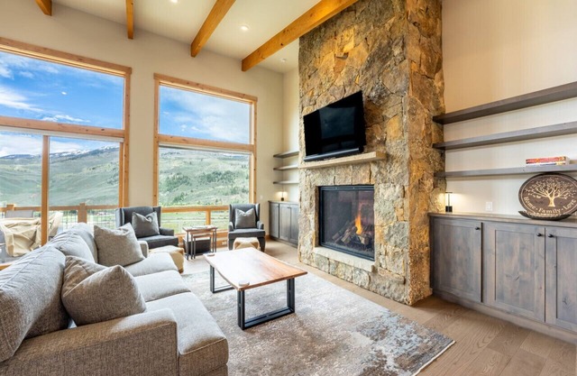 Moose Haven Hideaway- Pet Friendly Luxury Mountain Escape!