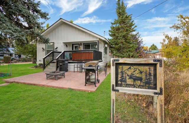 Moose Haven | Pet Friendly Retreat w/Hot Tub