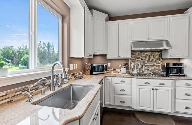 Moose Meadow 5 Bedroom Home by RedAwning
