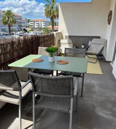 MORIANI Plage T2 terrasse proche mer et commerces