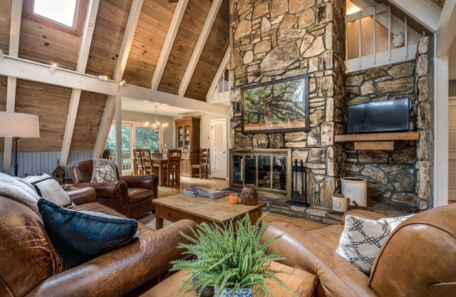 Morning Fog - Cozy A-Frame with Private Pond!