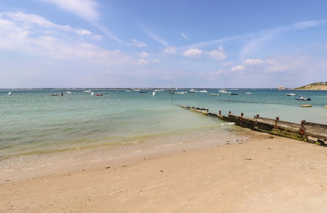MORNINGSIDE, family friendly, luxury holiday cottage in Totland Bay