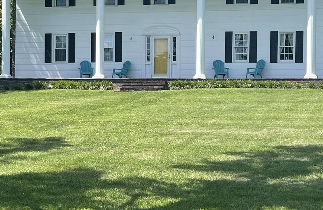 Moss Manor Maysville - Golf Course View Historic Bed & Breakfast