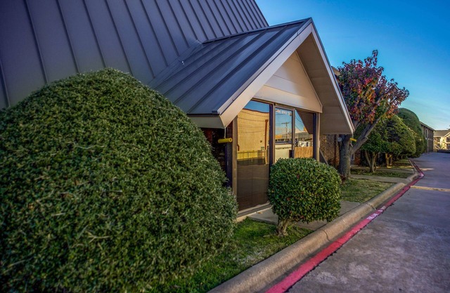 Motel 6 Arlington, TX - UTA