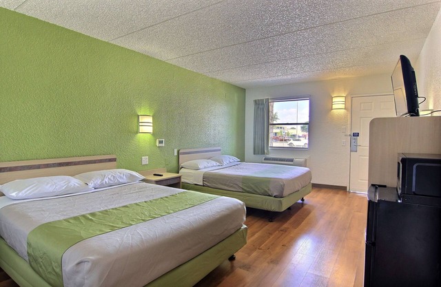 Motel 6 Austin, TX - Central Downtown UT