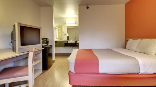 Motel 6-Des Moines, IA - North