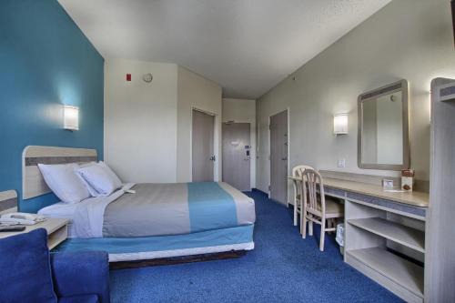 Motel 6-London, ON - Ontario