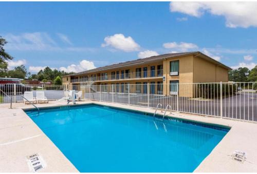 Motel 6-Macclenny, FL