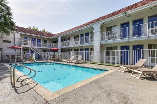 Motel 6-Pinole, CA