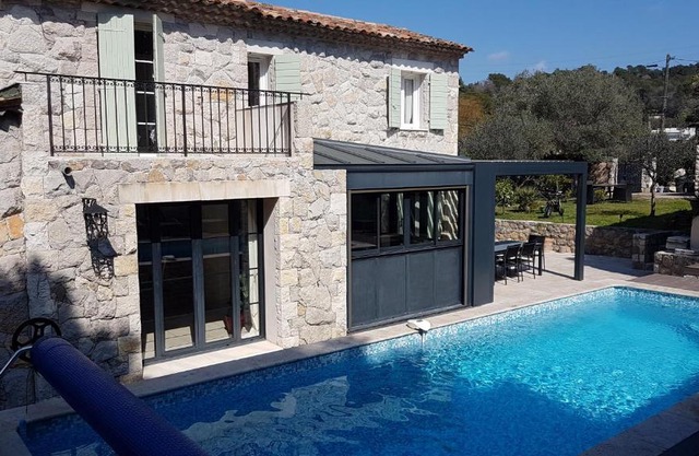 Mougins Mas lumineux vue sur le village